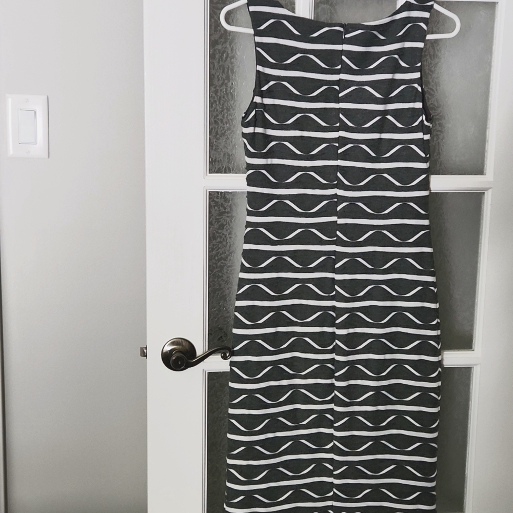 🇨🇦***Frank Lyman Design Grey and White Sheath Dress / Made in Canada - Picture 3 of 7